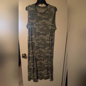 Universal Thread Olive & Dark Green Camo Tee